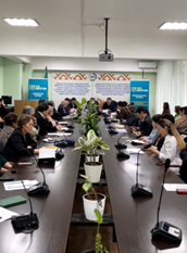 Габит_круглый стол.png